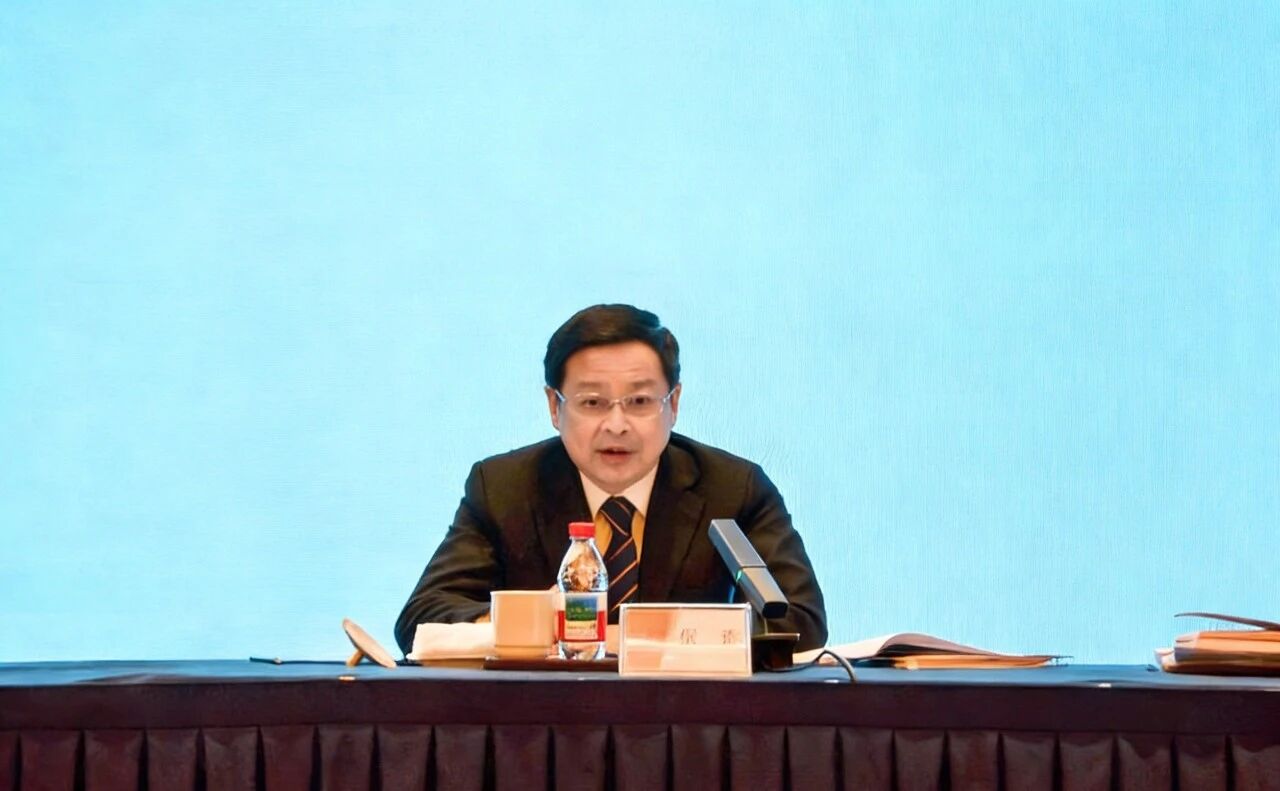 皇冠信用网
召开2026年度工作会议暨第一届职工代表大会第五次